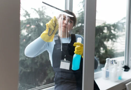 Nettoyage de vitres intérieures et extérieures à Courcelles-Chaussy